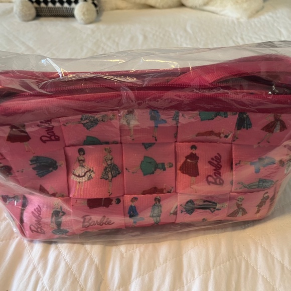 BARBIE “all dolled up” seat belt bag purse - Picture 3 of 7